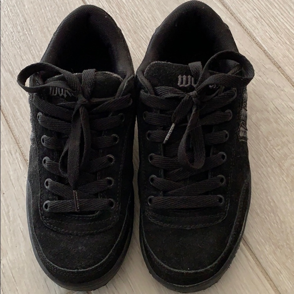 Gorgeous World Industries skateboarding shoe!